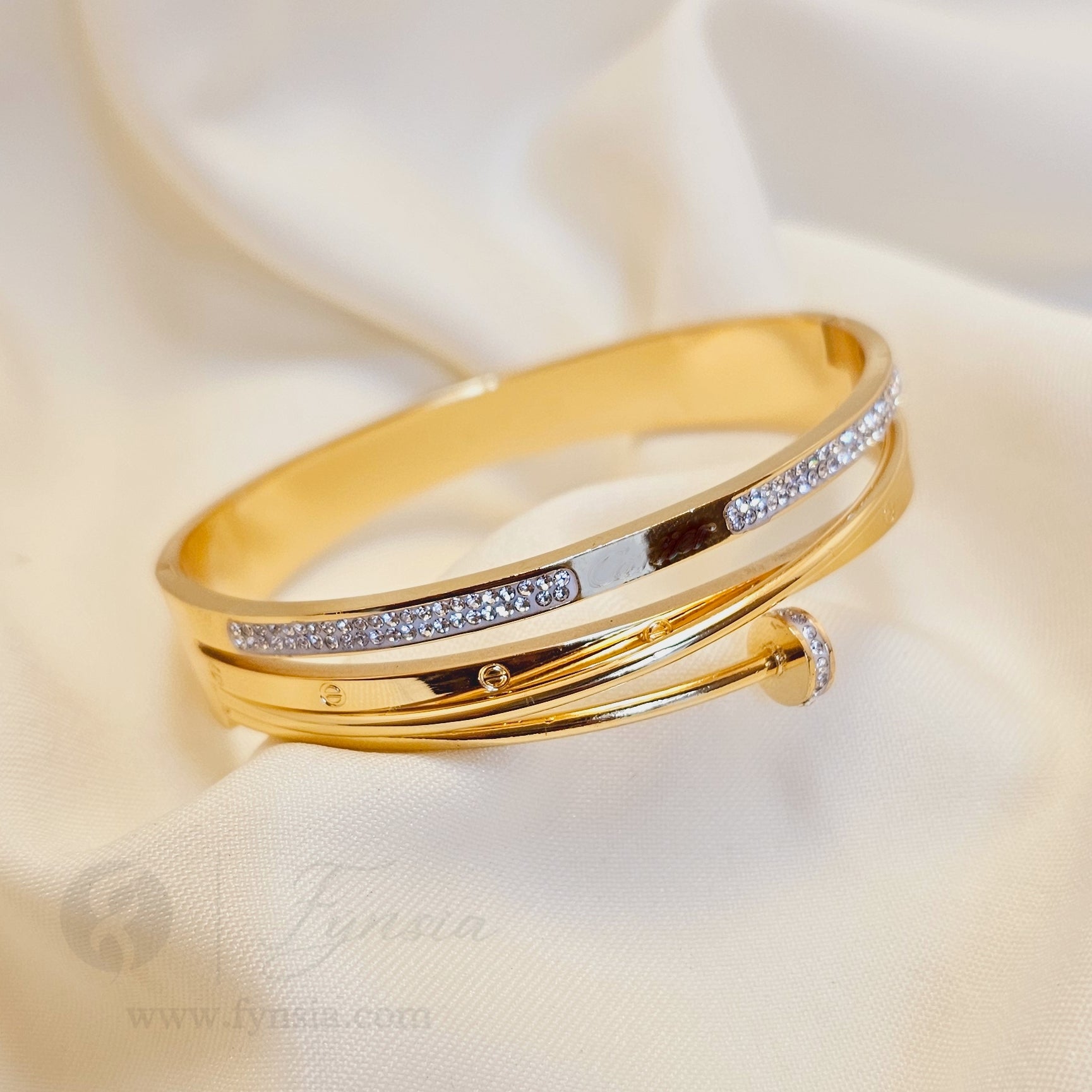 Zara Golden Anti Tarnish Kada – Stainless Steel Bracelet | Fynsia