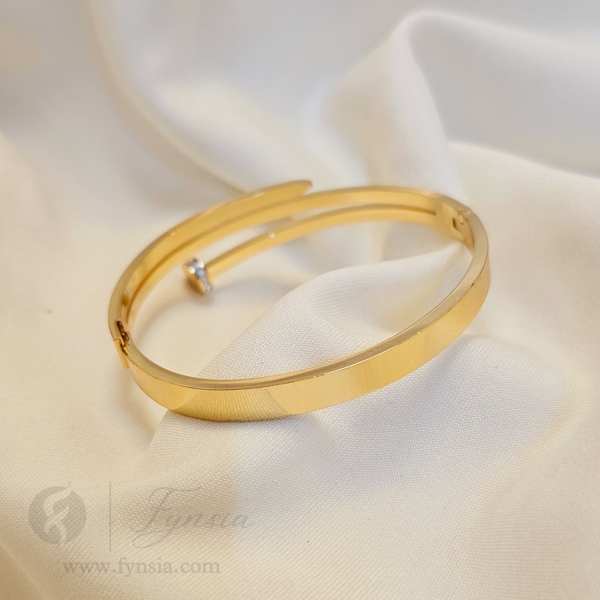 Giselle Golden Anti Tarnish Kada – Stainless Steel Bracelet | Fynsia