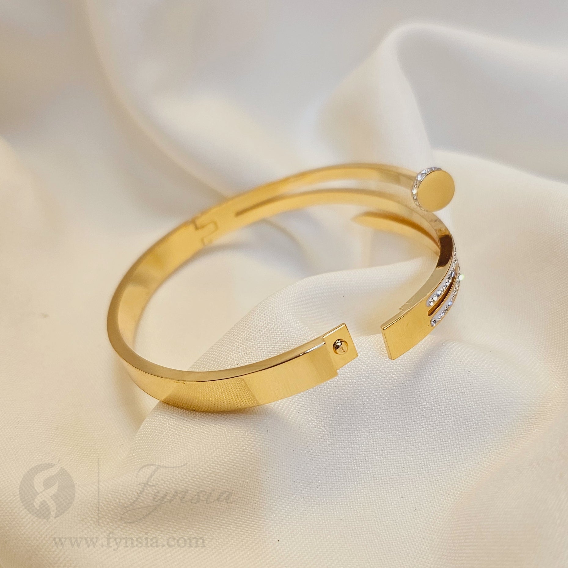 Giselle Golden Anti Tarnish Kada – Stainless Steel Bracelet | Fynsia