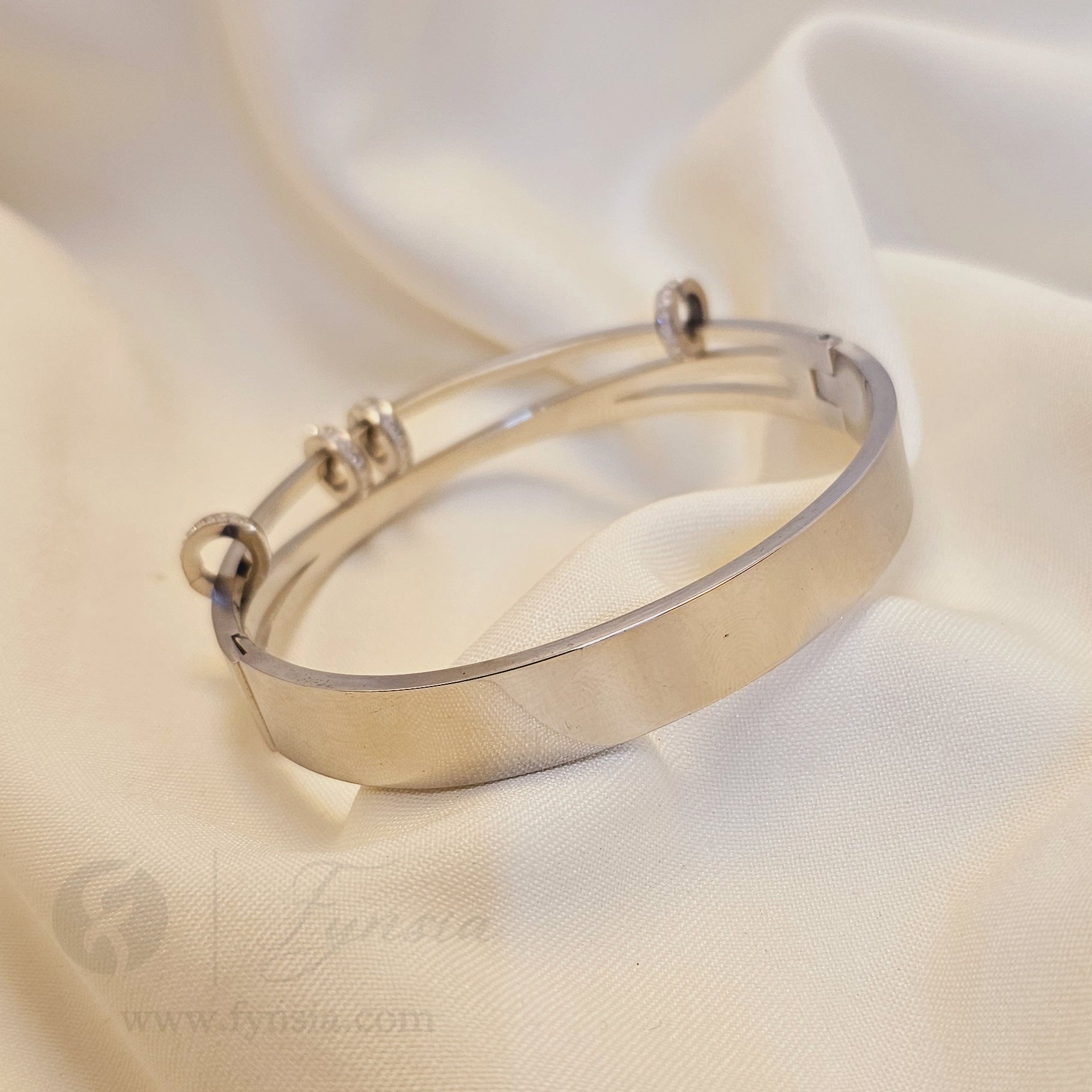 Zivah Silver Anti Tarnish Kada – Stainless Steel Bracelet | Fynsia