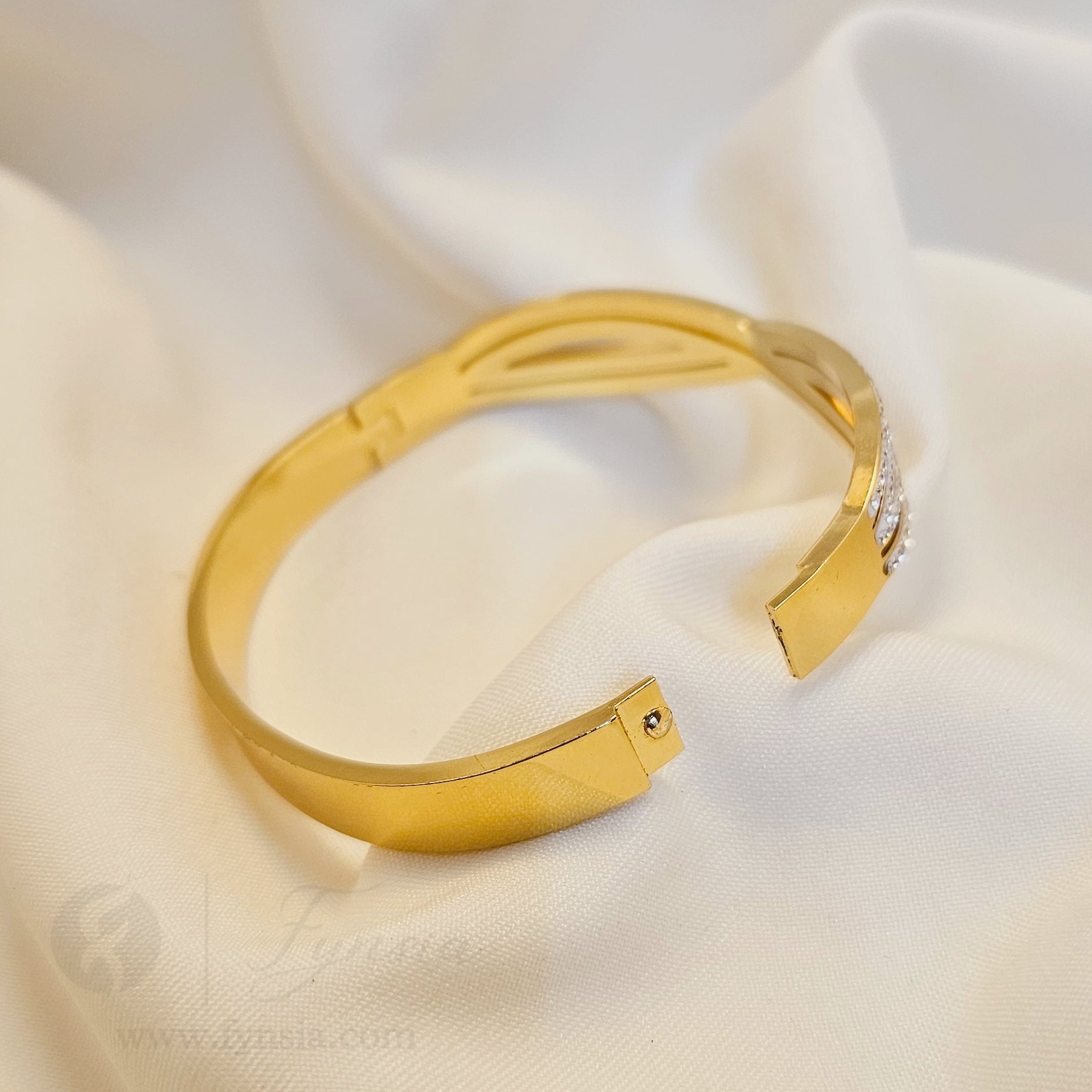 Irene Golden Anti Tarnish Kada – Stainless Steel Bracelet | Fynsia
