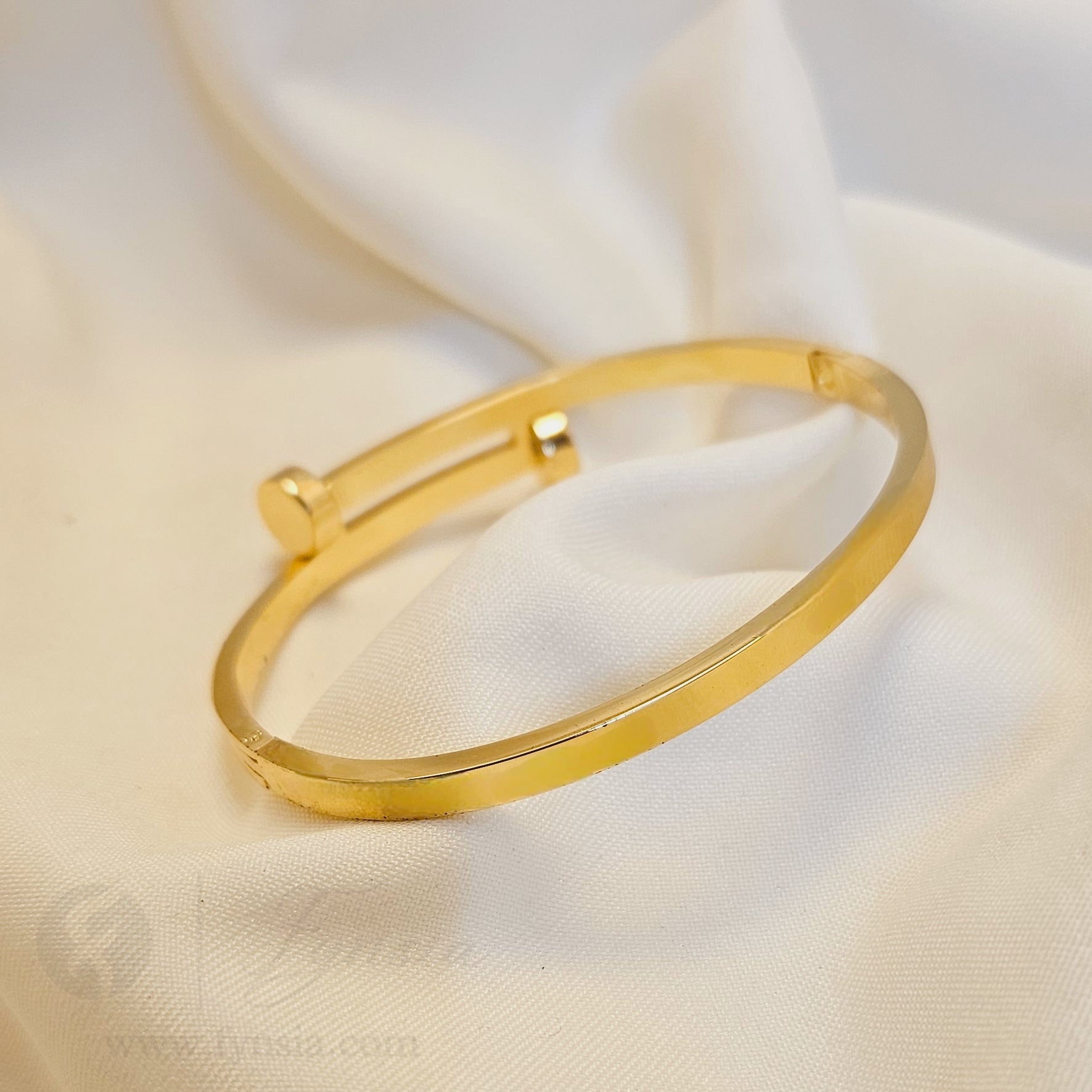 Estelle Golden Anti Tarnish Kada – Stainless Steel Bracelet | Fynsia