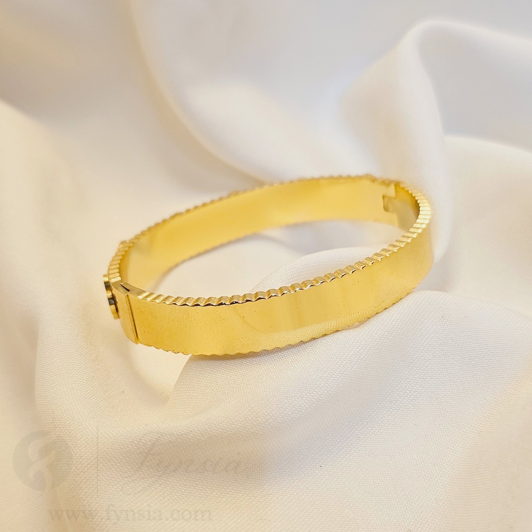 Smita Golden Anti Tarnish Kada – Stainless Steel Bracelet | Fynsia