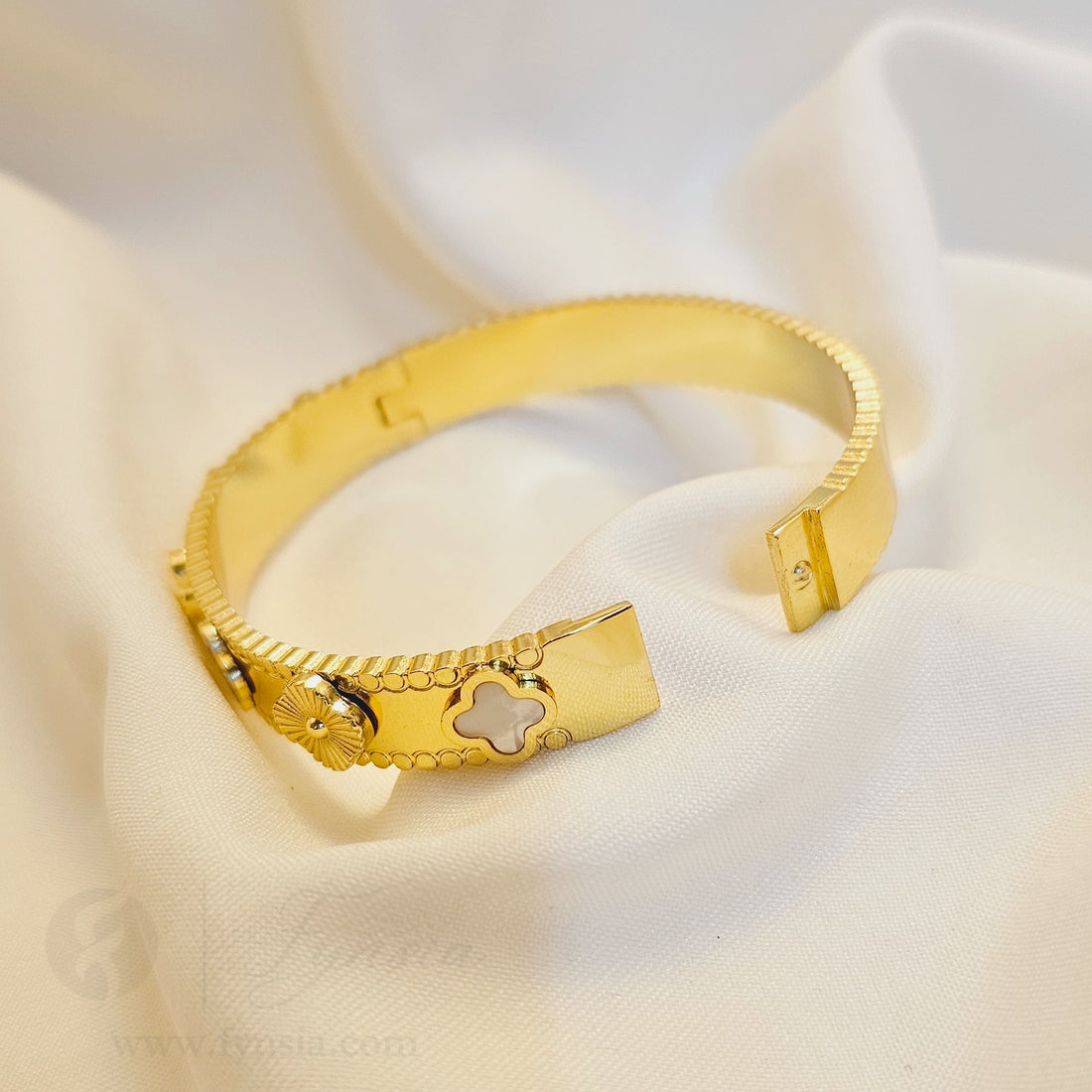 Smita Golden Anti Tarnish Kada – Stainless Steel Bracelet | Fynsia