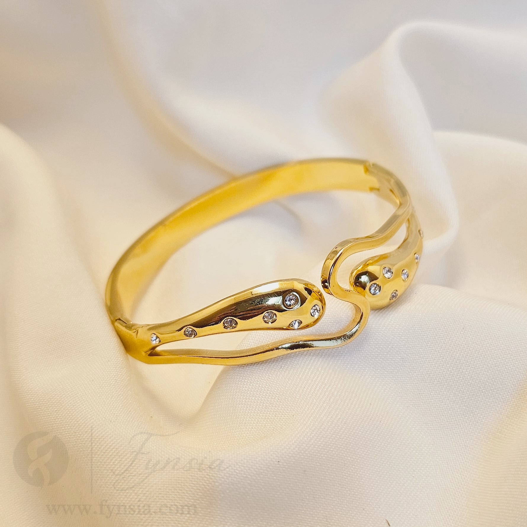 Isabelle Golden Anti Tarnish Kada – Stainless Steel Bracelet | Fynsia