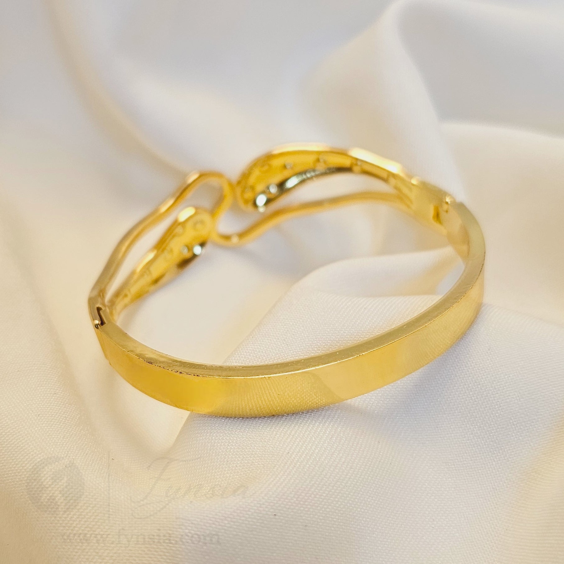 Isabelle Golden Anti Tarnish Kada – Stainless Steel Bracelet | Fynsia