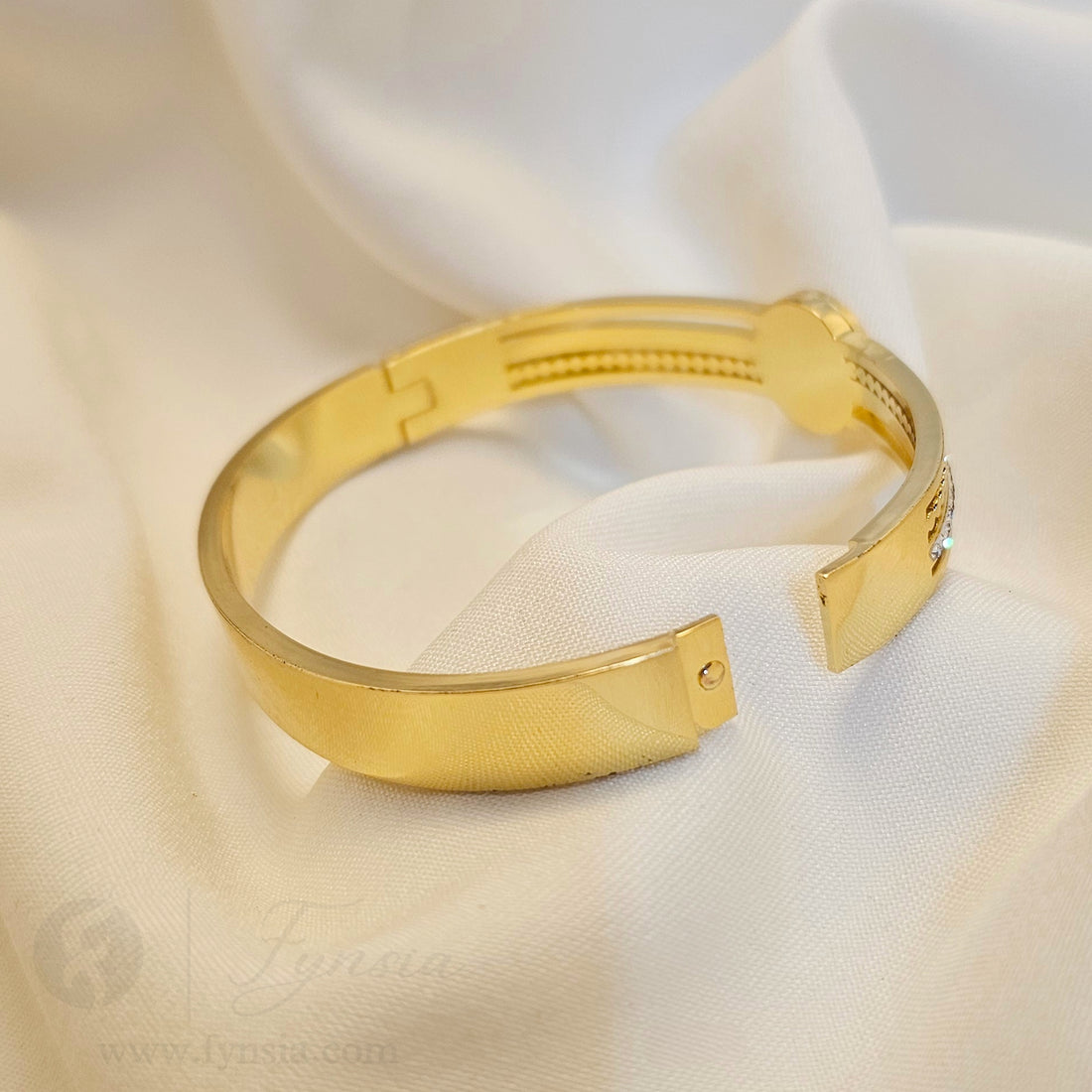 Juliet Golden Anti Tarnish Kada – Stainless Steel Bracelet | Fynsia