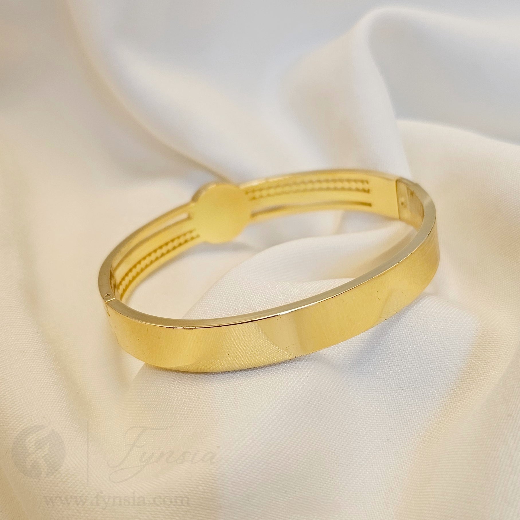 Juliet Golden Anti Tarnish Kada – Stainless Steel Bracelet | Fynsia