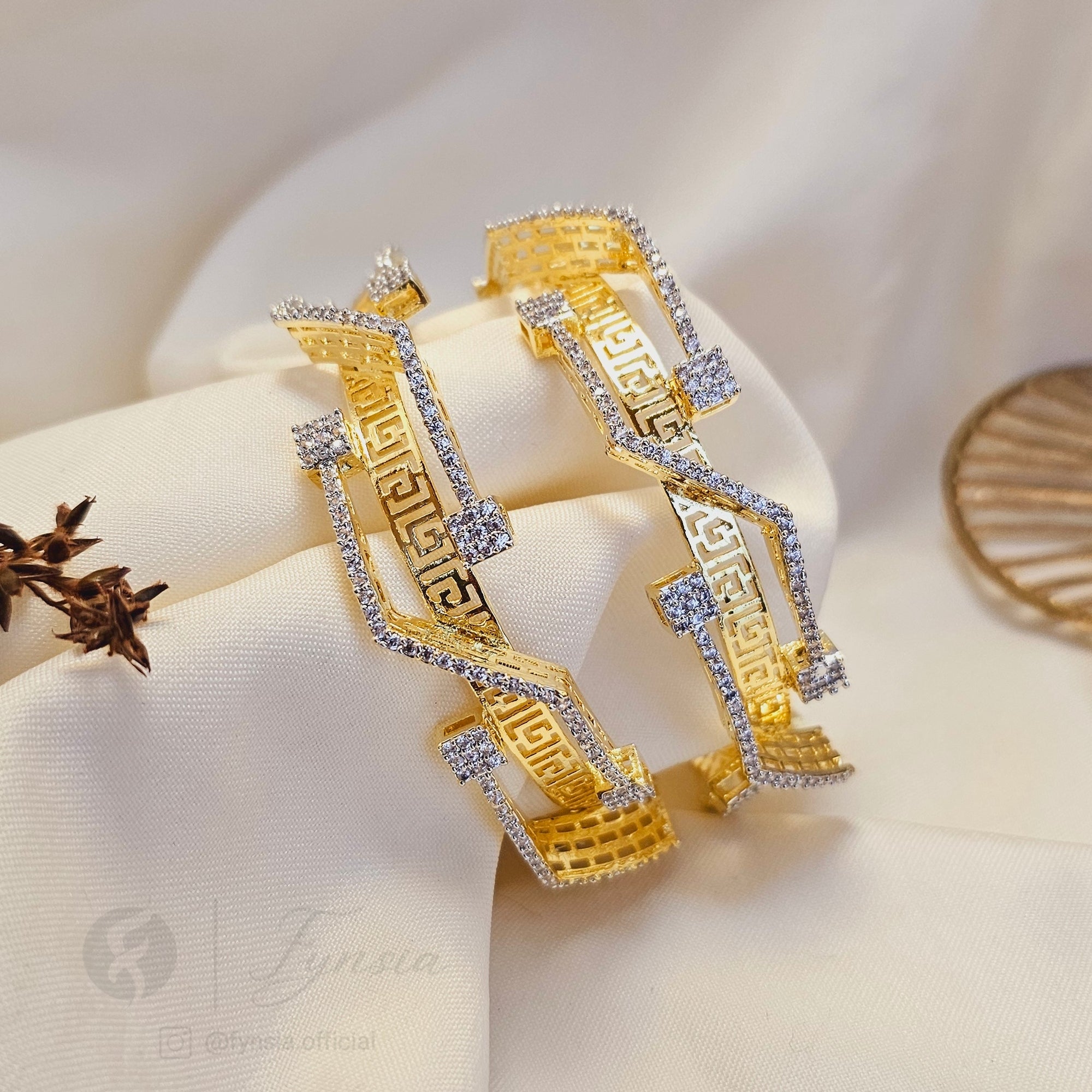 Golden Savian 2pc Bangles Set | Fynsia