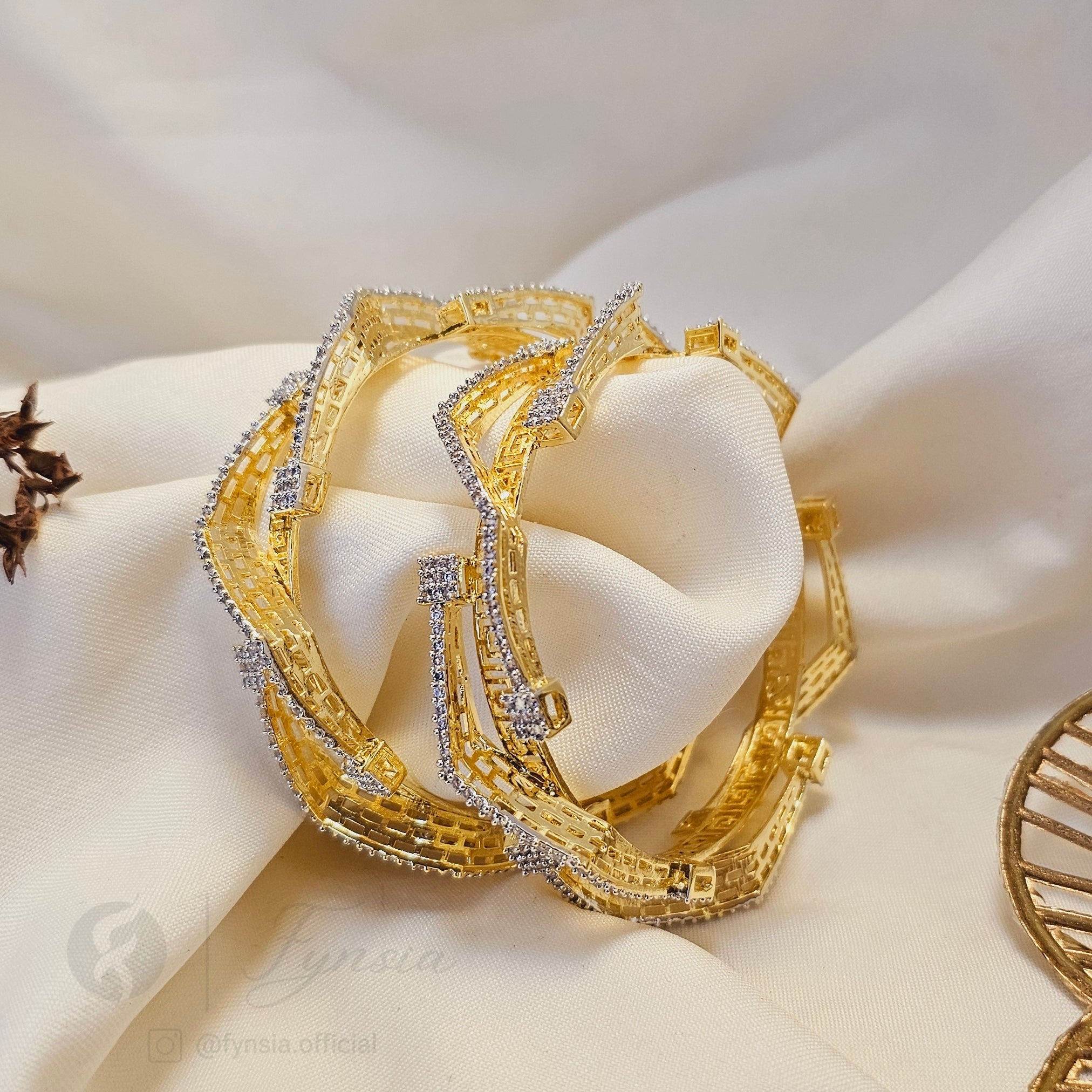 Golden Savian 2pc Bangles Set | Fynsia