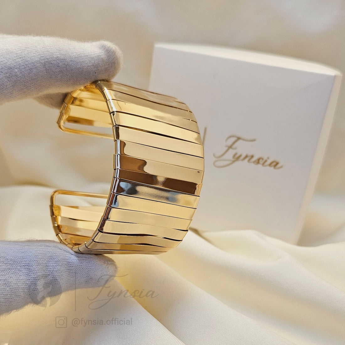 Regal Chunky Kada – Gold Free Size Bracelet | Fynsia