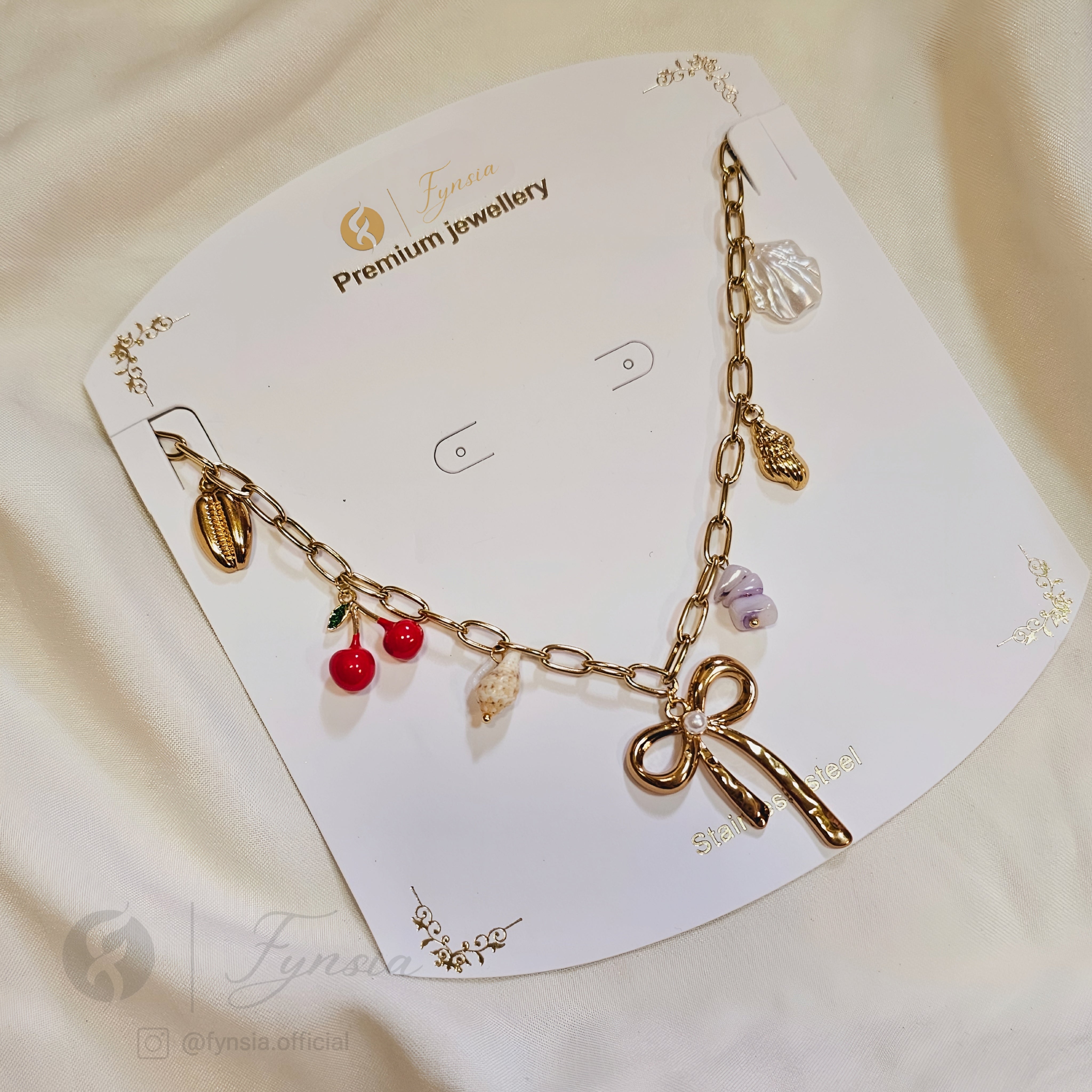 Tara Beach Charm Neckchain – 18K Gold Tone Stainless Steel | Fynsia