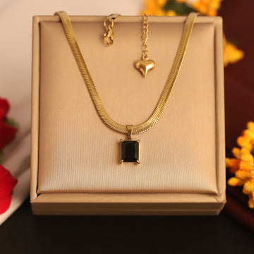 Elaara Shore Charm Neckchain – 18K Gold Tone Stainless Steel | Fynsia