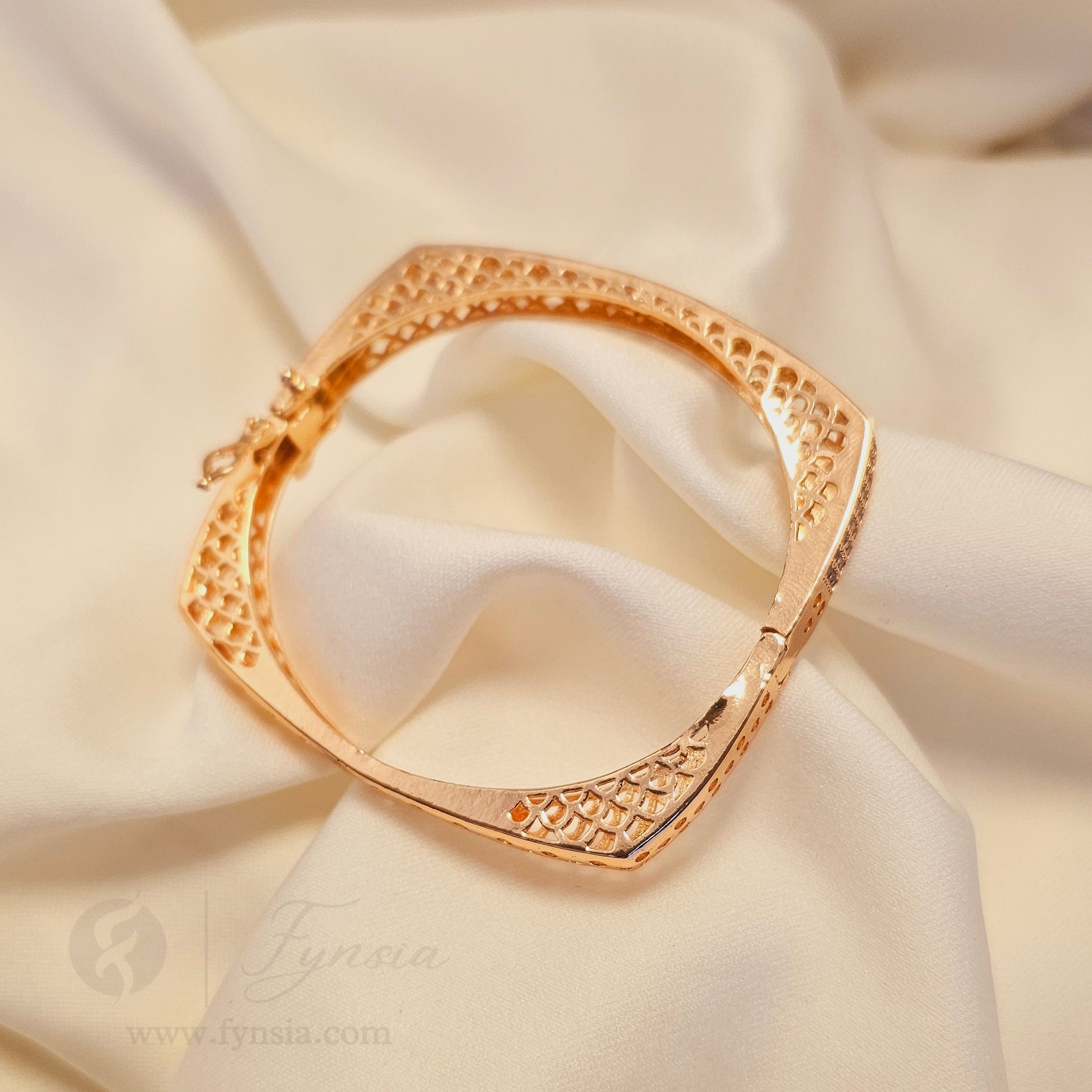 Kainaat Crystal Diamond Kada - Rosegold Bracelet | Fynsia