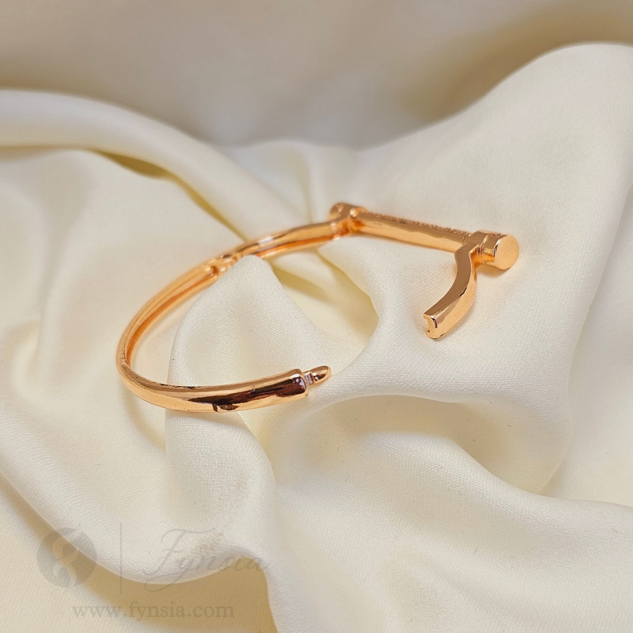 Zeba Crystal Diamond Kada - Rosegold Bracelet | Fynsia