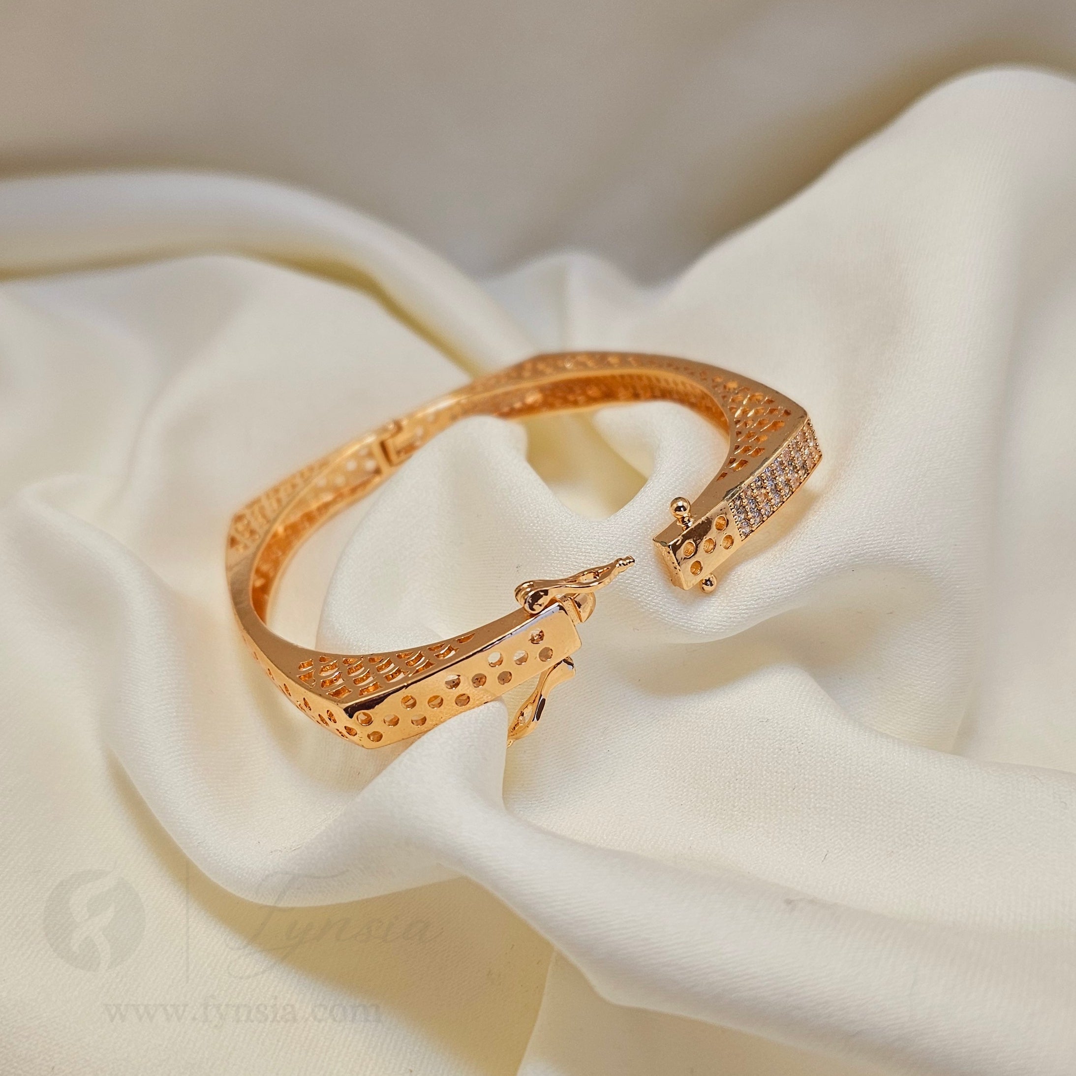 Kainaat Crystal Diamond Kada - Rosegold Bracelet | Fynsia