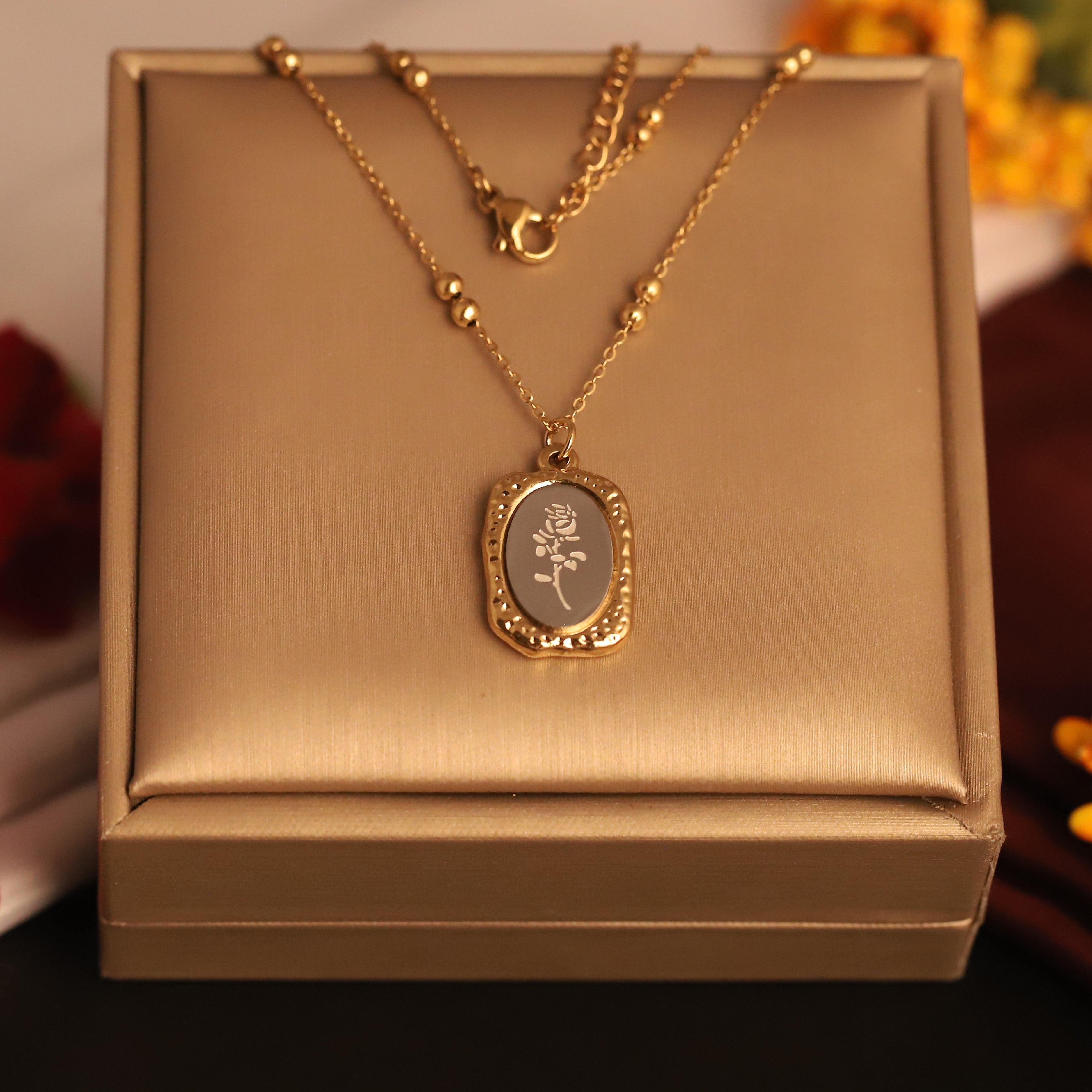 Seren Rose Tulip Neckchain – 18K Gold Tone Stainless Steel | Fynsia